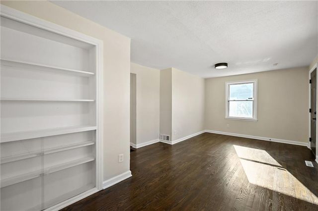 5611 N Walnut Street, Gladstone, MO 64118