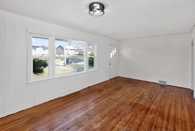 1208 Burnham Avenue, Des Moines, IA 50315