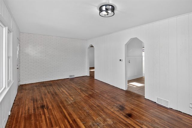 1208 Burnham Avenue, Des Moines, IA 50315