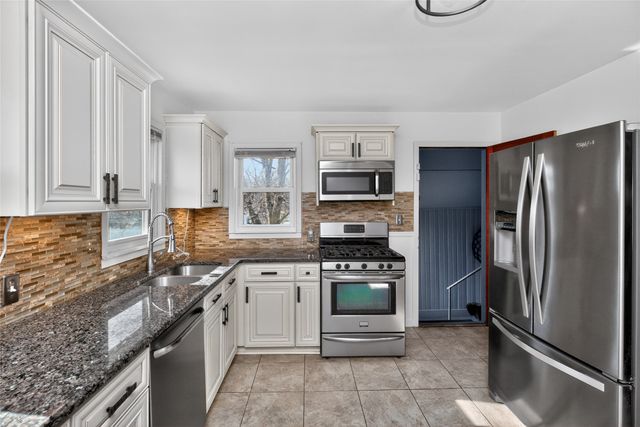 1208 Burnham Avenue, Des Moines, IA 50315