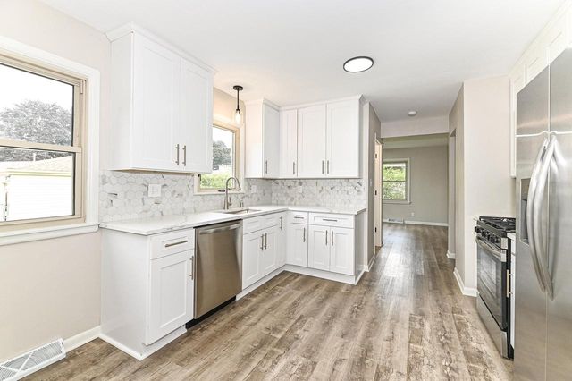 2225 N 103rd STREET, Wauwatosa, WI 53226