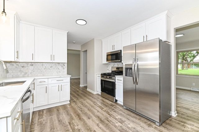 2225 N 103rd STREET, Wauwatosa, WI 53226