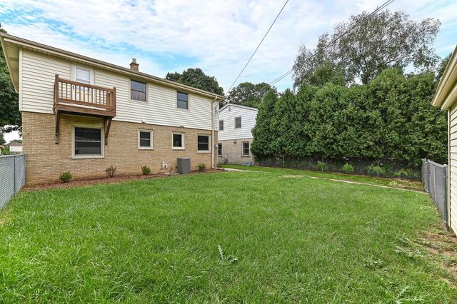 2225 N 103rd STREET, Wauwatosa, WI 53226