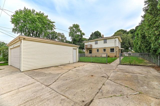 2225 N 103rd STREET, Wauwatosa, WI 53226