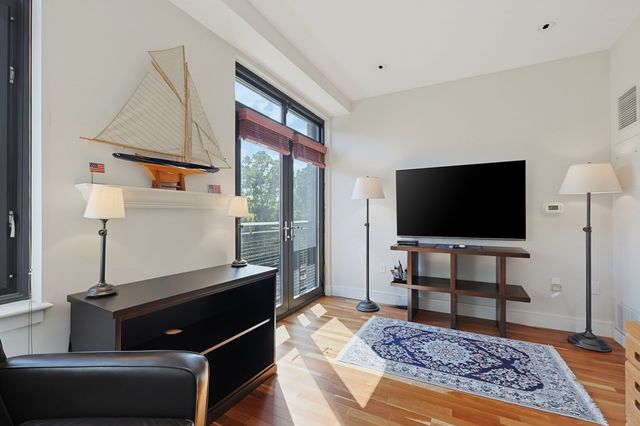 2400 Beacon 404, Boston, MA 02467