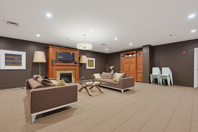 2400 Beacon 404, Boston, MA 02467