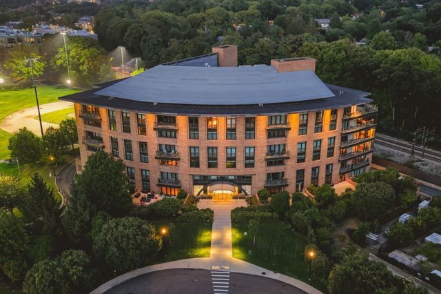 2400 Beacon 404, Boston, MA 02467