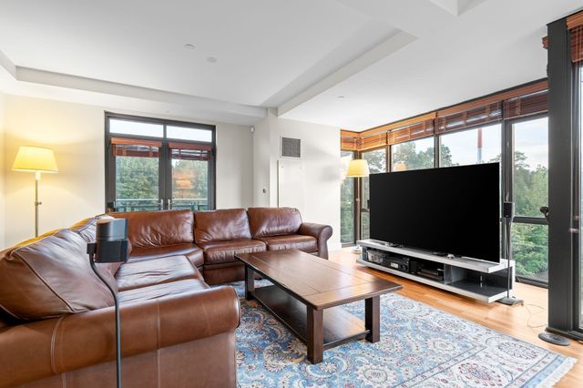 2400 Beacon 404, Boston, MA 02467