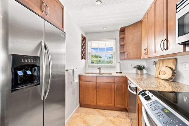 12100 CAPRI CIRCLE S 204, Treasure Island, FL 33706