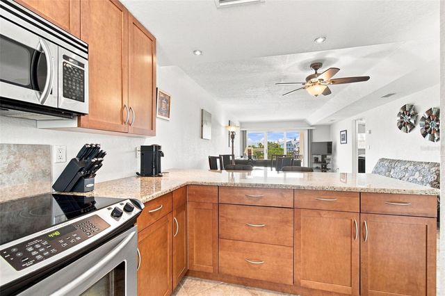 12100 CAPRI CIRCLE S 204, Treasure Island, FL 33706