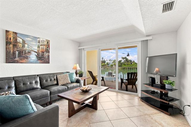 12100 CAPRI CIRCLE S 204, Treasure Island, FL 33706