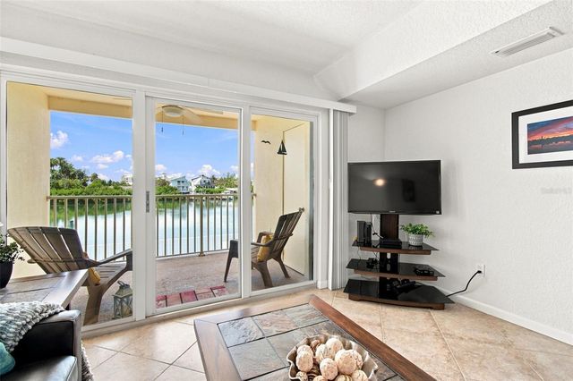 12100 CAPRI CIRCLE S 204, Treasure Island, FL 33706
