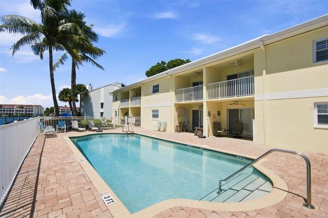 12100 CAPRI CIRCLE S 204, Treasure Island, FL 33706