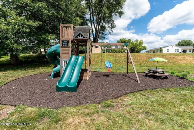 18 Girard Street, Marlboro, NJ 07746