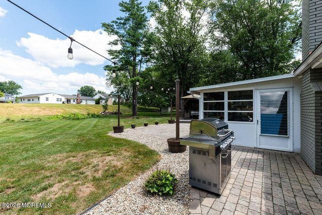 18 Girard Street, Marlboro, NJ 07746