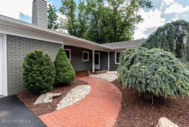 18 Girard Street, Marlboro, NJ 07746