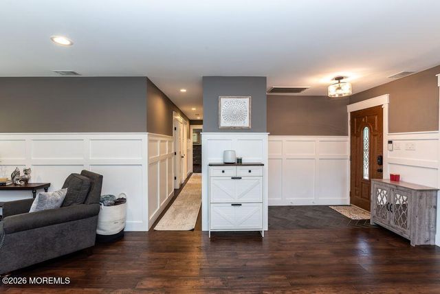 18 Girard Street, Marlboro, NJ 07746