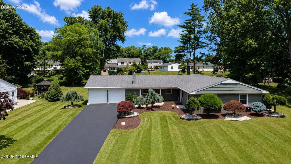 18 Girard Street, Marlboro, NJ 07746