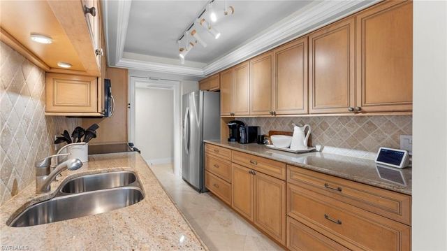 4005 Gulf Shore BLVD N 700, Naples, FL 34103