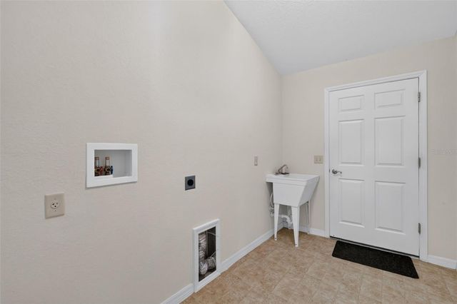 9699 COUNTY ROAD 121, Wildwood, FL 34785