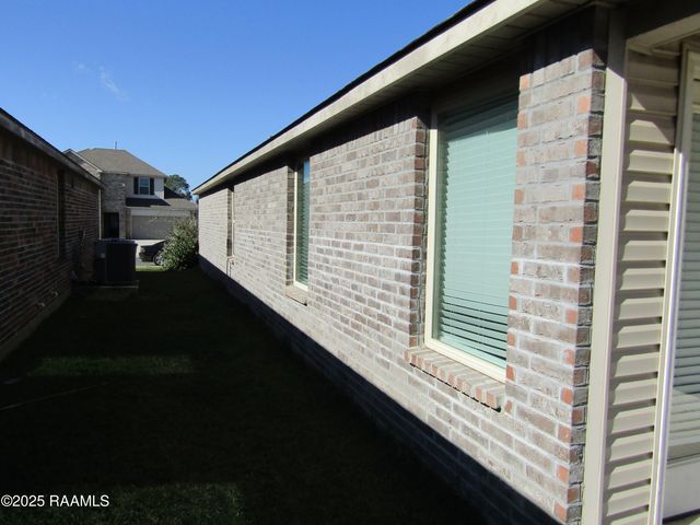 131 Broussard Hill Drive, Broussard, LA 70518