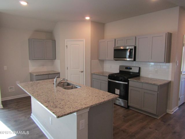 131 Broussard Hill Drive, Broussard, LA 70518