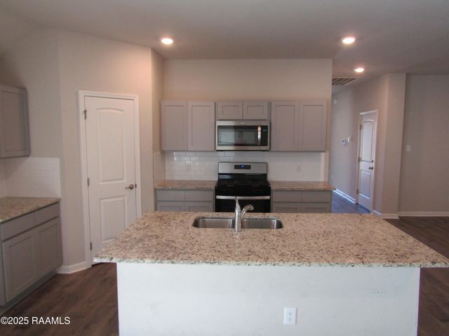 131 Broussard Hill Drive, Broussard, LA 70518