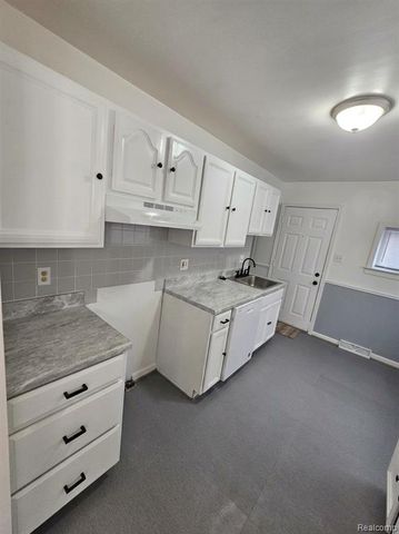 12760 Sarsfield Avenue, Warren, MI 48089