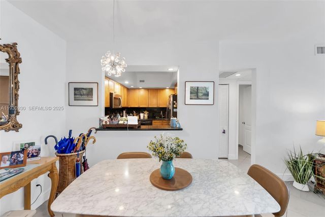 5600 Collins Ave 17W, Miami Beach, FL 33140