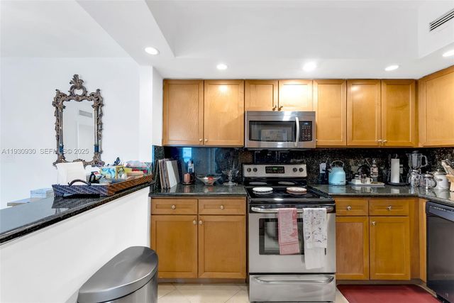 5600 Collins Ave 17W, Miami Beach, FL 33140