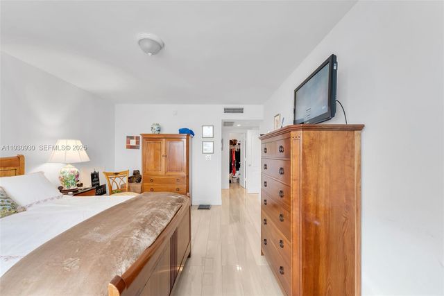 5600 Collins Ave 17W, Miami Beach, FL 33140