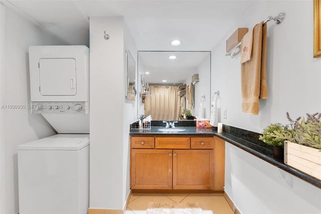 5600 Collins Ave 17W, Miami Beach, FL 33140