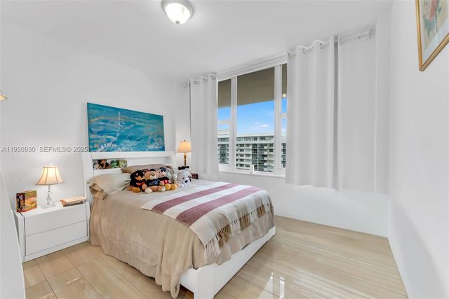 5600 Collins Ave 17W, Miami Beach, FL 33140