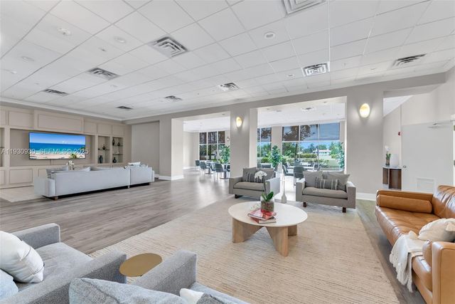 5600 Collins Ave 17W, Miami Beach, FL 33140