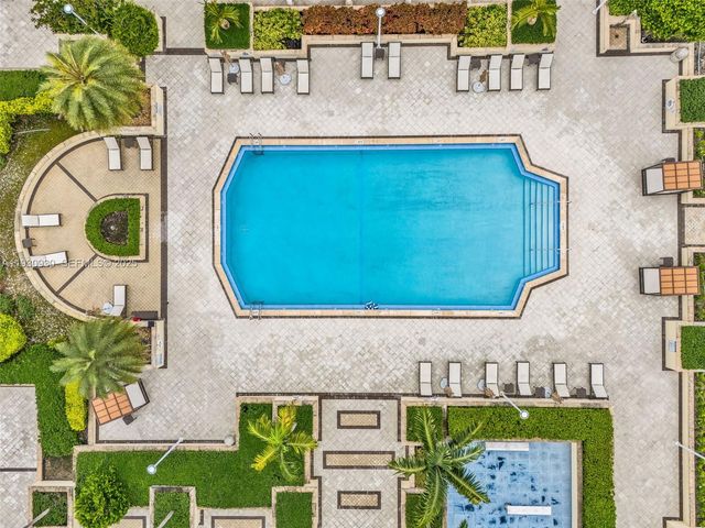 5600 Collins Ave 17W, Miami Beach, FL 33140