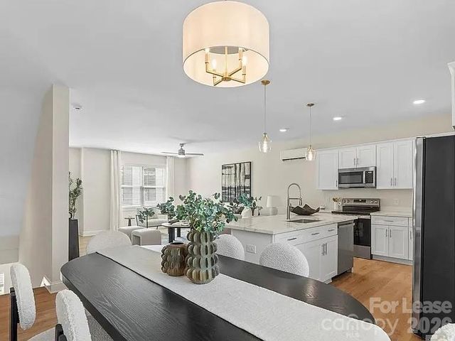 1104 Wonder Way, Charlotte, NC 28208
