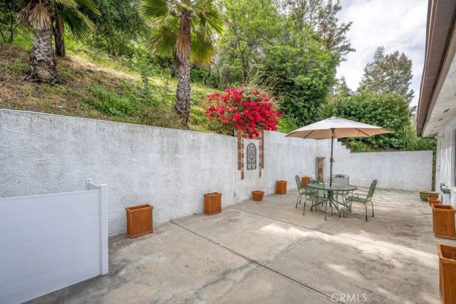 3914 Benedict Canyon Drive, Sherman Oaks, CA 91423