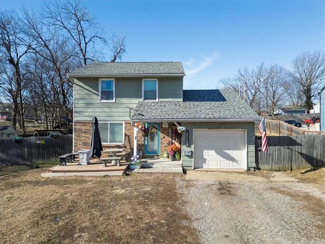 622 Church Street, Tonganoxie, KS 66086