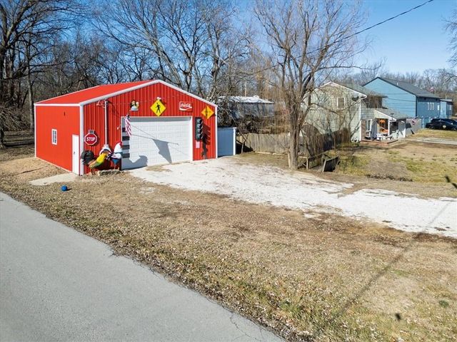 622 Church Street, Tonganoxie, KS 66086