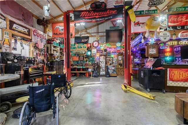 622 Church Street, Tonganoxie, KS 66086