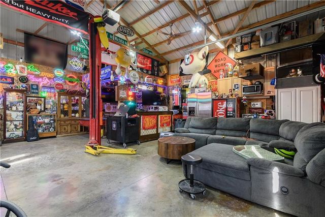 622 Church Street, Tonganoxie, KS 66086