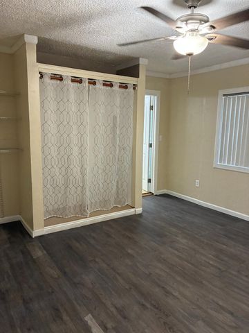 3092 W Floradora Avenue, Fresno, CA 93722