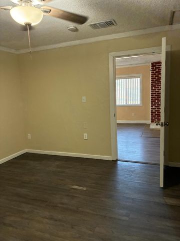 3092 W Floradora Avenue, Fresno, CA 93722