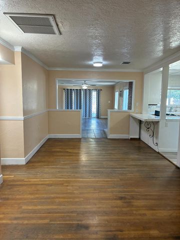 3092 W Floradora Avenue, Fresno, CA 93722