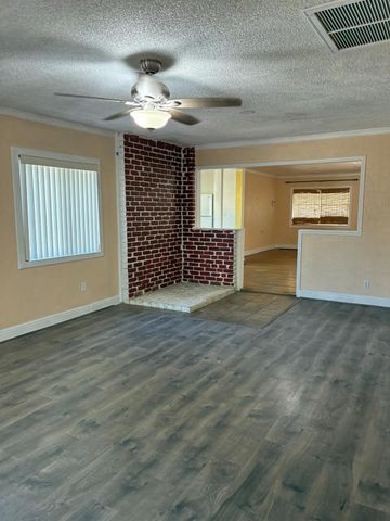 3092 W Floradora Avenue, Fresno, CA 93722