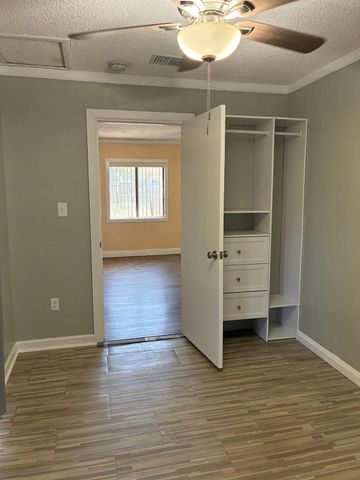 3092 W Floradora Avenue, Fresno, CA 93722