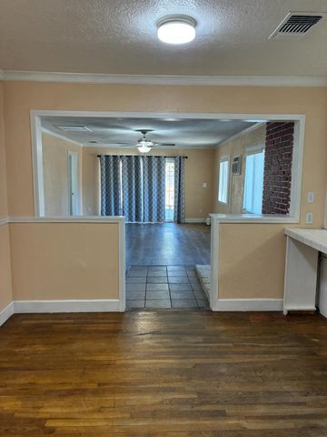 3092 W Floradora Avenue, Fresno, CA 93722
