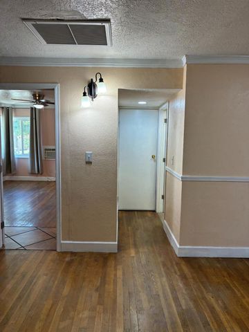 3092 W Floradora Avenue, Fresno, CA 93722