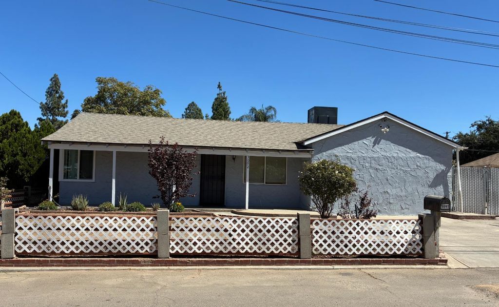 3092 W Floradora Avenue, Fresno, CA 93722