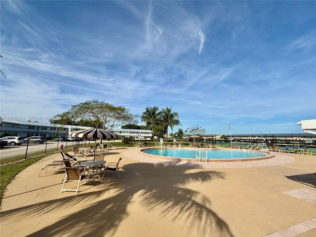 431 Chatham U U, West Palm Beach, FL 33417